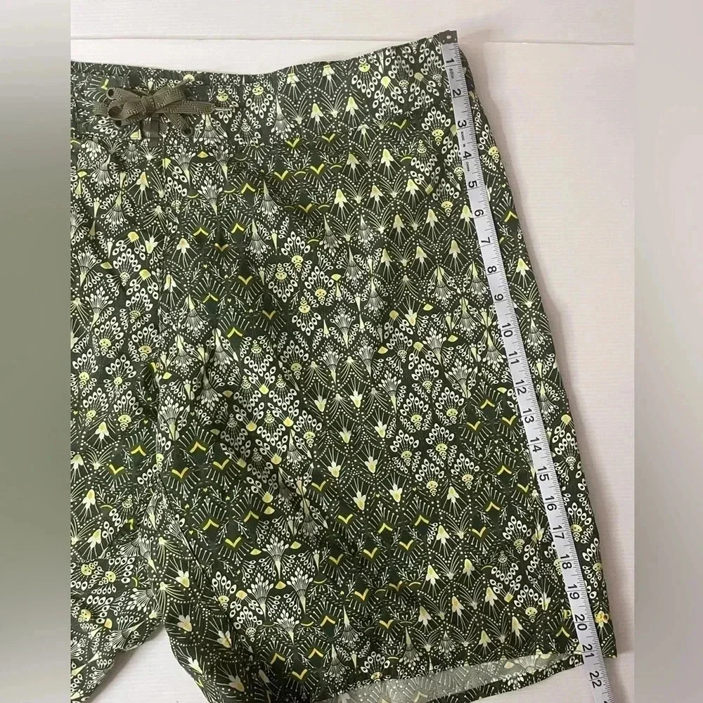 Patagonia Wavefarer Board Shorts Size 38 Dark Green Yellow